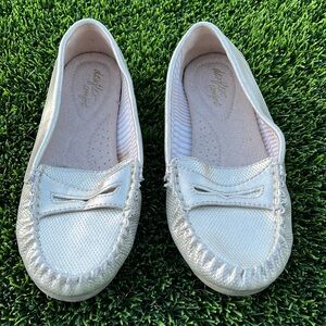 Women’s Gold loafers size 6 Dexflex Comfort